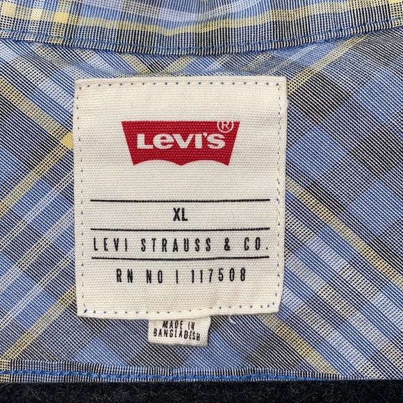 Levi’s Button up shirt - Picture 5 of 6